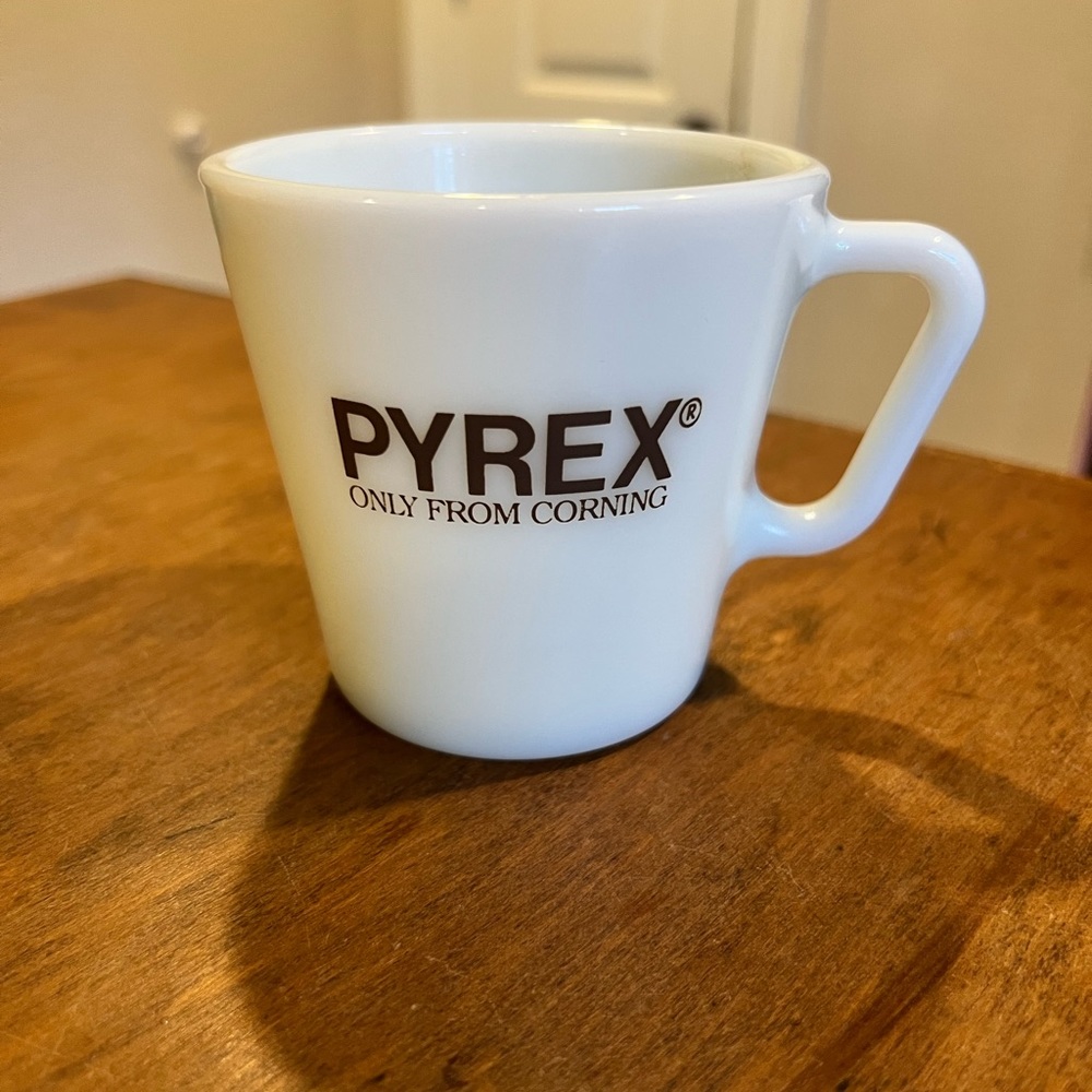 PYREX Only From Corning NOASMM 1980 Vintage Milk Glass Mug White with Brown RARE